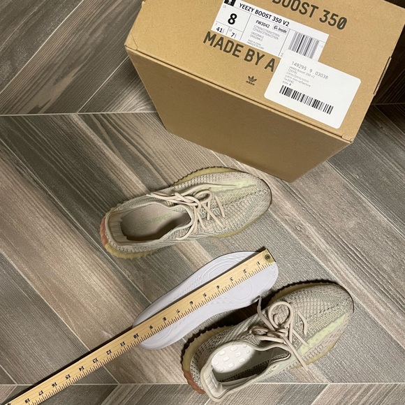 Adidas Yeezy size 40 euro - Picture 3 of 4